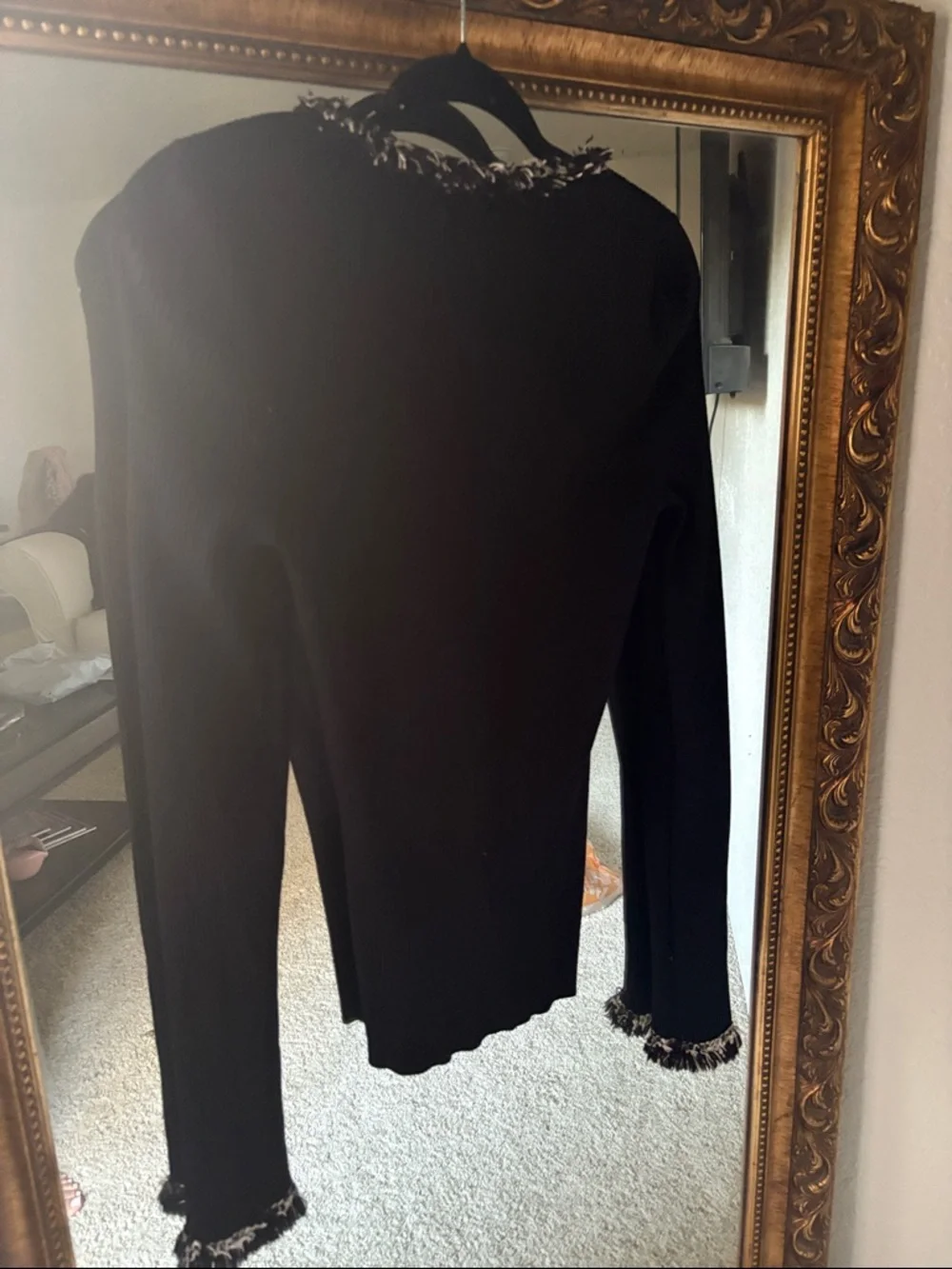Cache Sweater - Picture 2 of 6